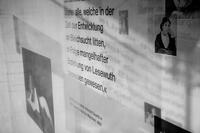 Installation – Portraits lesender Frauen kombiniert mit Zitaten aus der Lesesuchtdebatte ab dem 18. Jahrhundert