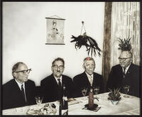 „Café Deutschland oder 'Das letzte Abendmahl - gekürzte Version' oder 'Ich fühle was, was Du nicht fühlst'“ Jahr: 2007 Format: 116 x 140 cm Material: Pigmentfarbe auf papierkaschierter, grundierter Hartfaserplatte