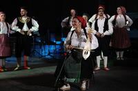 Tanja Maleš Krznar mit der Folklore-Gruppe ADRIA