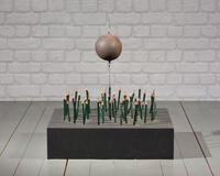 "paperback writer", 2003, Stahlkugel, Bleistifte, Holz (Foto: Ralf Hecker)